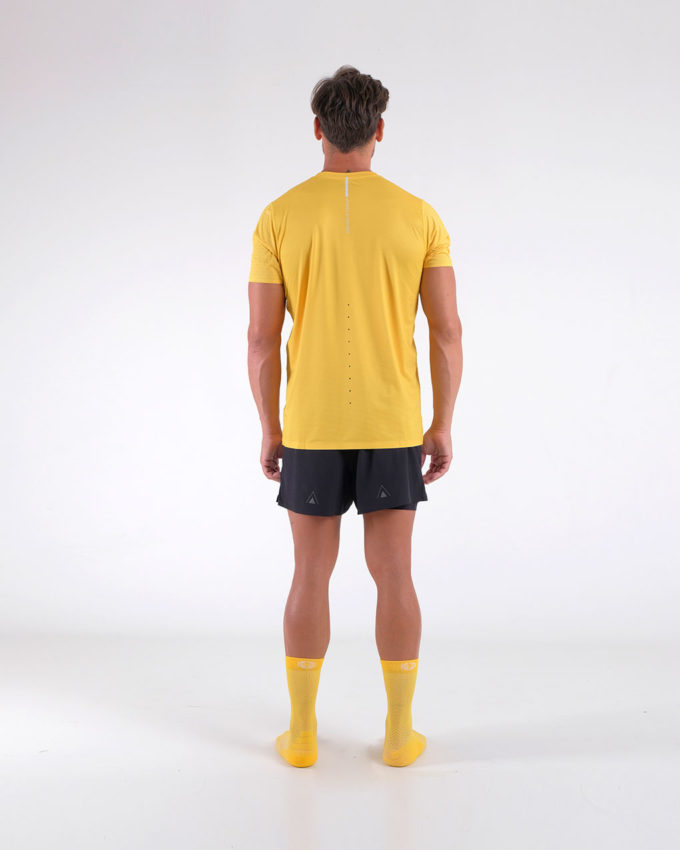 Camiseta de running con perforación láser para hombre de la Serie Desafio en color ámbar